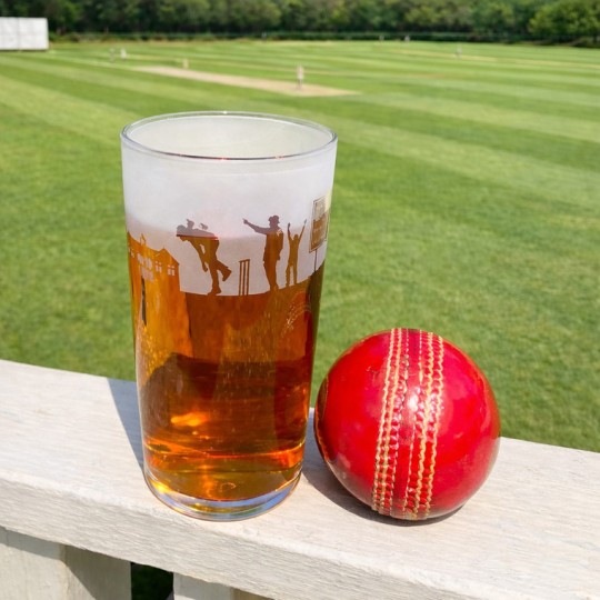 Cricket Etched  Pint Glass