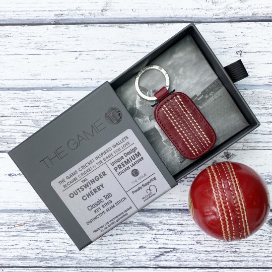 Outswinger Cricket keyring - By THE GAME ™ 