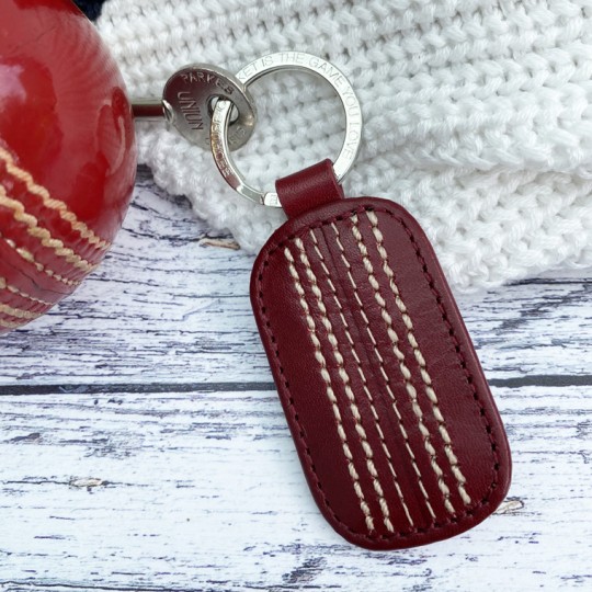 Outswinger Cricket keyring - By THE GAME ™ 