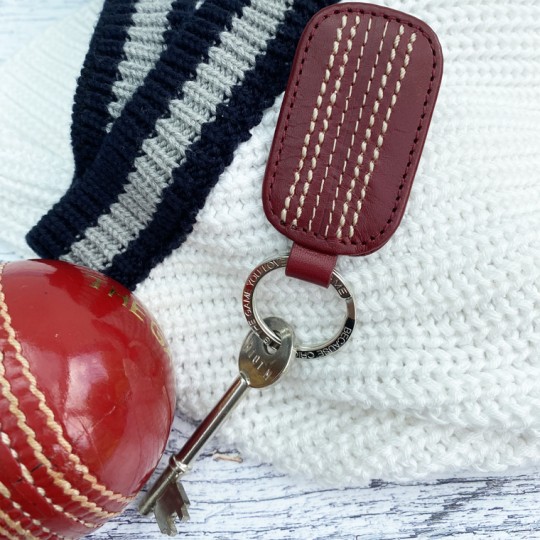 Outswinger Cricket keyring - By THE GAME ™ 